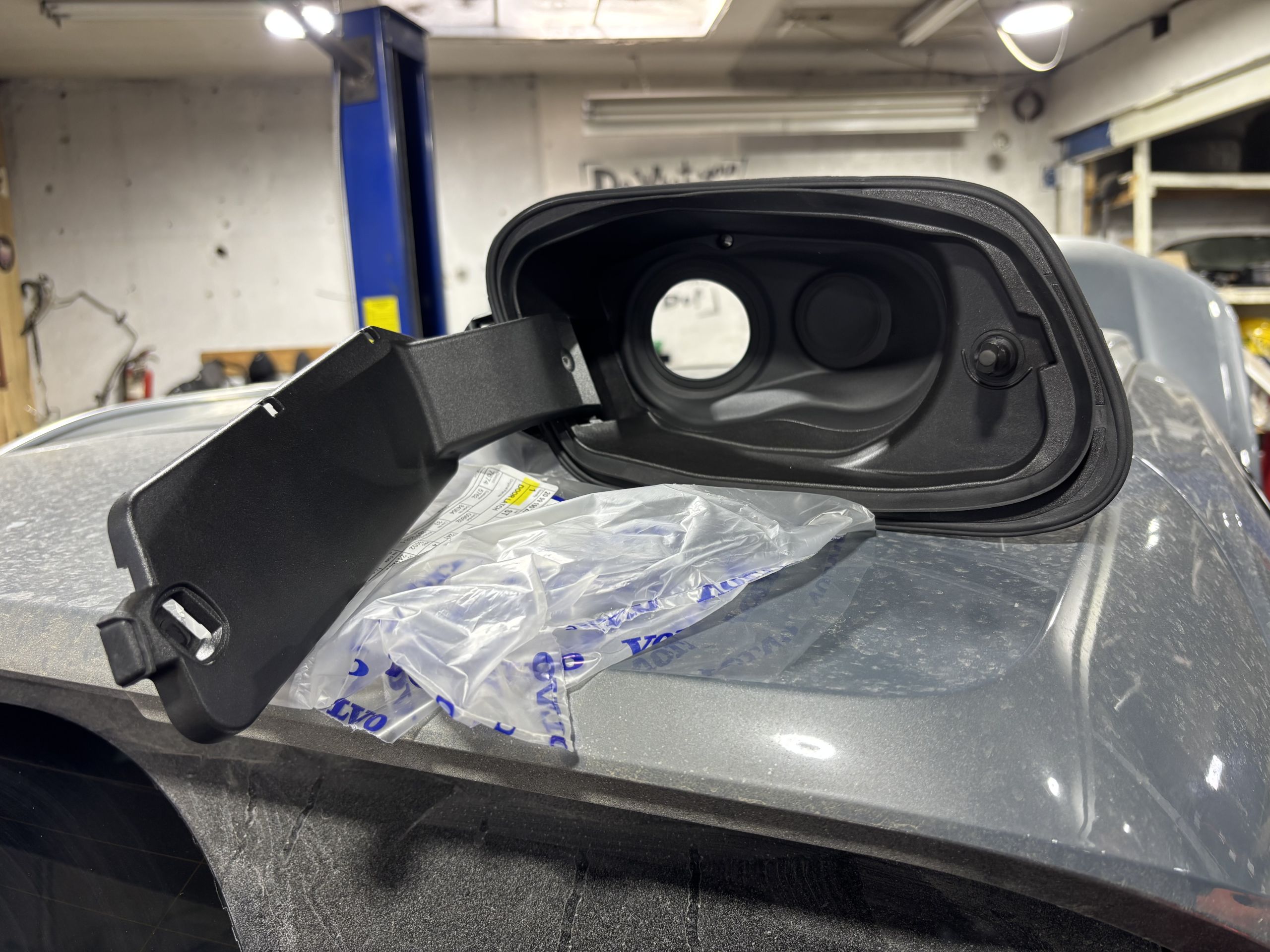 volvo-fuel-door2